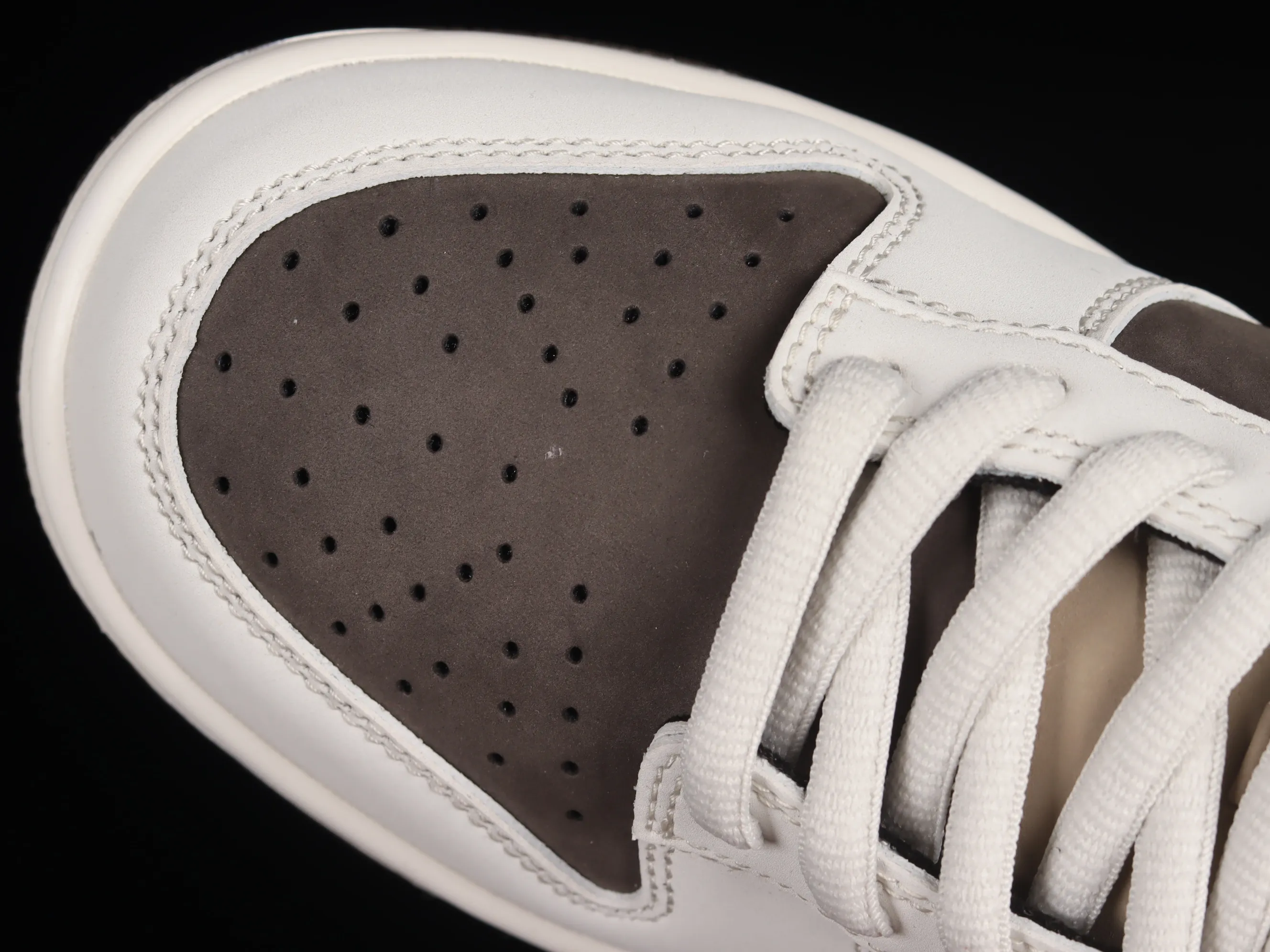All Categories Nk SB Dunk Series Nk SB Dunk Low Low-top sneakers Otomo Katsuhiro x Nk SB Dunk Low "Steamboy OST" Otomo Katsuhiro co-branded SB low-top sports and leisure sneakers LF0039-031
